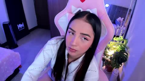 mia  nicolle online show from 26, 4, 2026