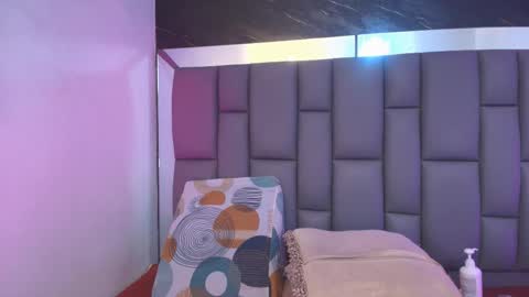 Mia online show from 6, 2, 2026