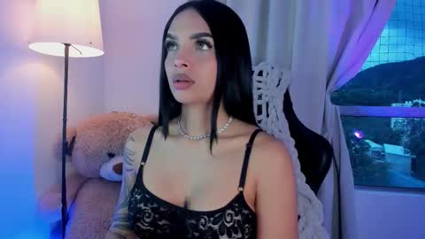 Mia online show from 8, 11, 2025