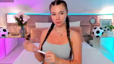 Snapshot of miaamuse chatting on 23, 6, 2026 Mia online show from 23, 6, 2026