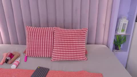 miaanderson__ online show from 13, 5, 2026