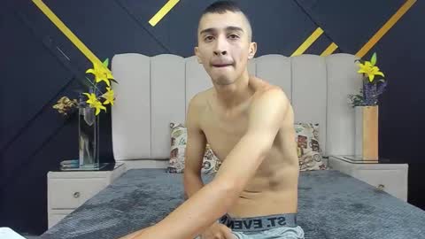 miaandrony online show from 17, 2, 2026