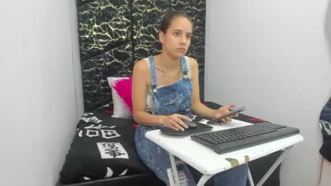 Snapshot of miacours chatting on 21, 6, 2026 MiaCours online show from 21, 6, 2026