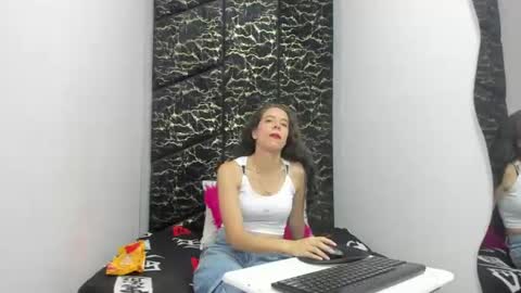 Snapshot of miacours chatting on 24, 6, 2026 MiaCours online show from 24, 6, 2026
