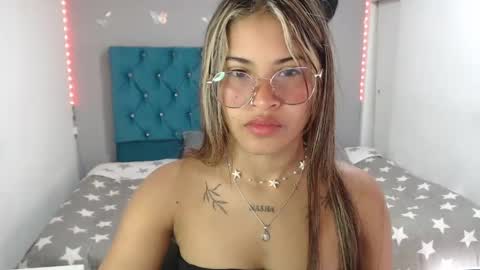 Snapshot of miacumgirl chatting on 25, 5, 2026 miacumgirl online show from 25, 5, 2026