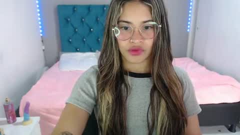 Snapshot of miacumgirl chatting on 1, 7, 2026 miacumgirl online show from 1, 7, 2026