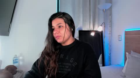 Snapshot of miadanielss chatting on 17, 2, 2025 IG Yojanagomez online show from 17, 2, 2025