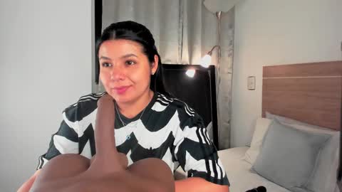 Snapshot of miadanielss chatting on 7, 3, 2025 IG Yojanagomez online show from 7, 3, 2025