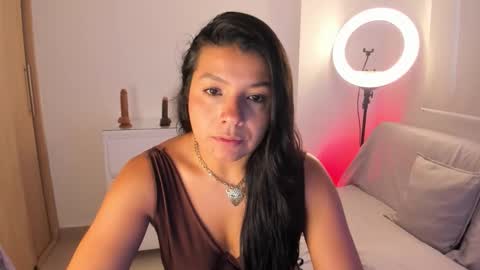 IG Yojanagomez  online show from 11, 11, 2025