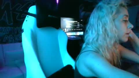 Snapshot of miaellababy chatting on 24, 9, 2025 miaellababy online show from 24, 9, 2025