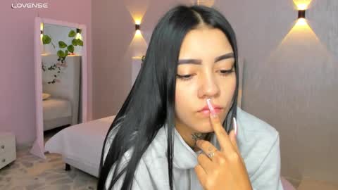 Mia Gomez online show from 8, 3, 2025