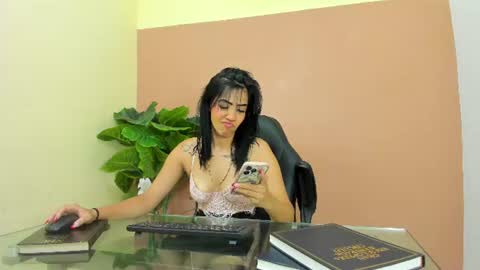 Snapshot of miakarsson chatting on 4, 8, 2026 Mia online show from 4, 8, 2026