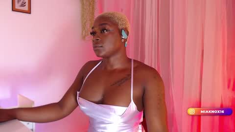 Mia online show from 3, 2, 2025