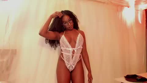 Snapshot of miaknox chatting on 19, 6, 2026 Mia online show from 19, 6, 2026