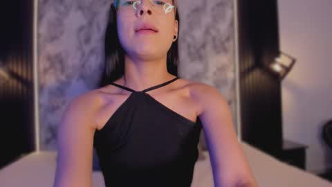 Mia Larouse online show from 2, 3, 2026