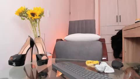 Snapshot of mialenox chatting on 16, 5, 2026 Mia Lenox online show from 16, 5, 2026
