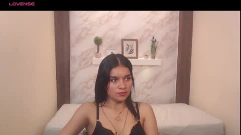 Snapshot of mialux5 chatting on 7, 10, 2025 mialux5 online show from 7, 10, 2025