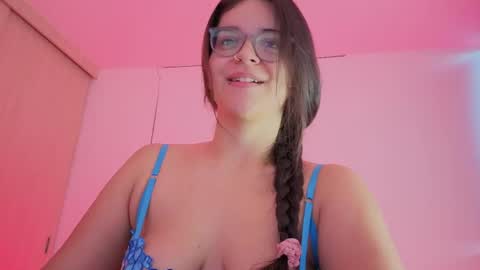 Snapshot of miamillerr_28 chatting on 23, 5, 2026 Mia online show from 23, 5, 2026