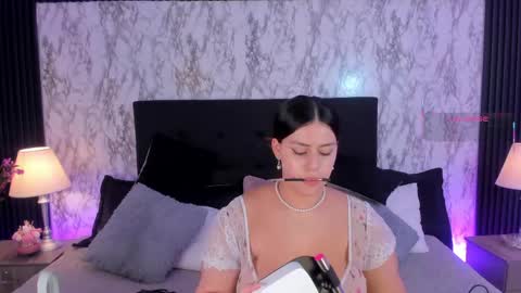 Snapshot of miamontoya chatting on 27, 5, 2026 Mia -5 7001400 Follow online show from 27, 5, 2026