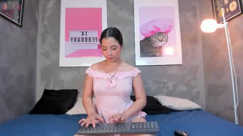 Snapshot of mianyxara_ chatting on 11, 10, 2025 Mia online show from 11, 10, 2025