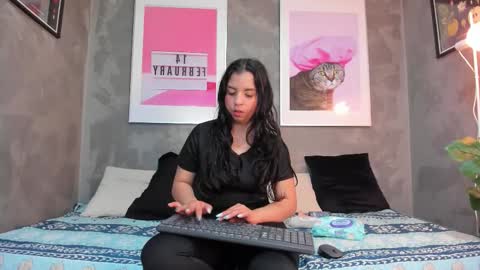 Snapshot of mianyxara_ chatting on 27, 10, 2025 Mia online show from 27, 10, 2025