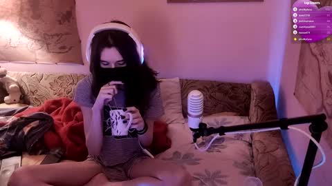 Snapshot of miaowhowl chatting on 7, 1, 2025 Kristien online show from 7, 1, 2025