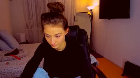 Mia online show from 17, 10, 2025