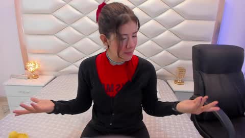 Sweetie Mia online show from 3, 2, 2025