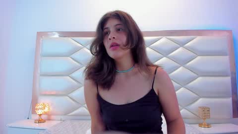 Sweetie Mia online show from 5, 2, 2025