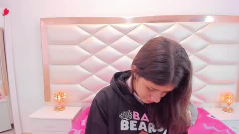 Sweetie Mia online show from 11, 3, 2025