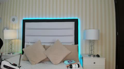 Mia Sweetth online show from 10, 12, 2024