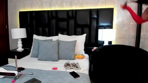 Mia Sweetth online show from 26, 2, 2025