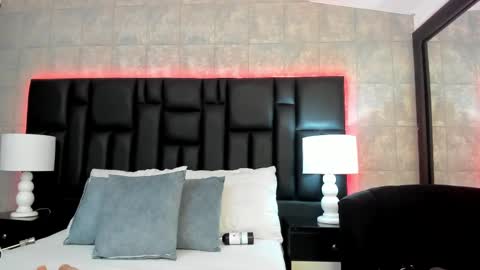 Mia Sweetth online show from 11, 3, 2025