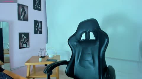 Snapshot of miavalentinaaa chatting on 10, 12, 2024 Miaa valentinaaa online show from 10, 12, 2024