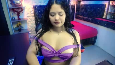 Snapshot of miavelvet_dl chatting on 9, 10, 2025 mia online show from 9, 10, 2025