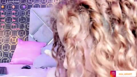 Snapshot of miavelvett chatting on 26, 4, 2026 miavelvett online show from 26, 4, 2026