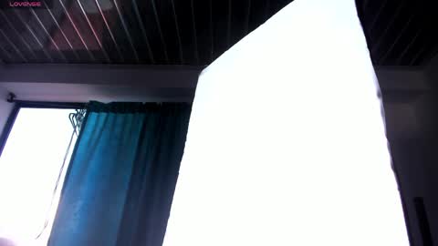 Mia Villalobos online show from 23, 4, 2026