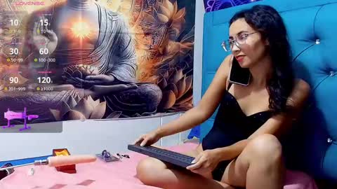 Mia online show from 7, 10, 2025