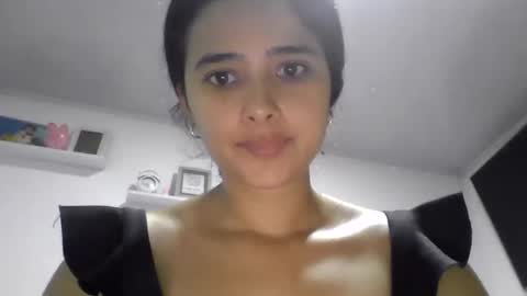 Snapshot of micaelamoreno18 chatting on 29, 5, 2026 micaelamoreno18 online show from 29, 5, 2026