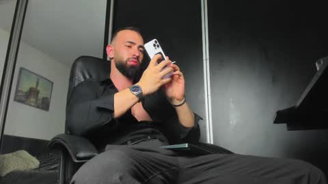 Snapshot of michaelevansx chatting on 1, 11, 2025 MichaelEvansx online show from 1, 11, 2025