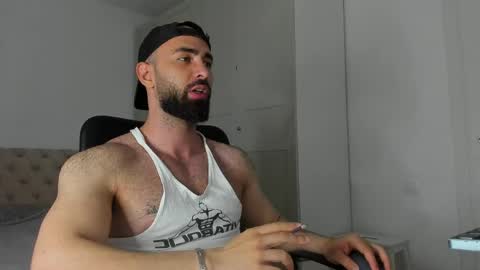 Snapshot of michaelevansx chatting on 8, 5, 2026 MichaelEvansx online show from 8, 5, 2026