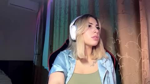 Snapshot of michellcrumpacker chatting on 3, 11, 2025 michellcrumpacker online show from 3, 11, 2025