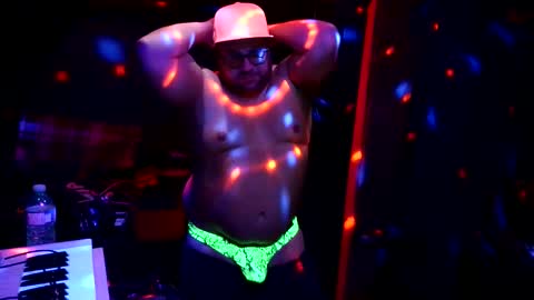 mickdollz online show from 17, 11, 2025