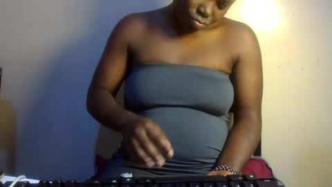 Snapshot of midnightt_curves chatting on 1, 7, 2026 midnightt_curves online show from 1, 7, 2026