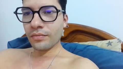 Snapshot of midoumas1 chatting on 15, 11, 2025 Sam online show from 15, 11, 2025