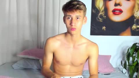 Snapshot of miguel_hz chatting on 12, 12, 2024 Miguel Hernandez online show from 12, 12, 2024