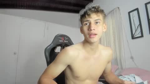 Snapshot of miguel_hz chatting on 4, 3, 2025 Miguel Hernandez online show from 4, 3, 2025