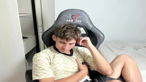 Snapshot of miguel_hz chatting on 2, 10, 2025 Miguel Hernandez online show from 2, 10, 2025