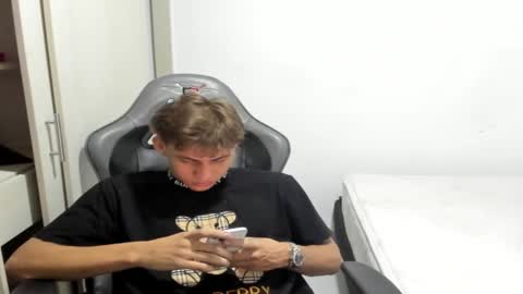 Snapshot of miguel_hz chatting on 20, 10, 2025 Miguel Hernandez online show from 20, 10, 2025