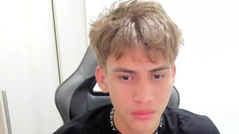 Snapshot of miguel_hz chatting on 23, 10, 2025 Miguel Hernandez online show from 23, 10, 2025